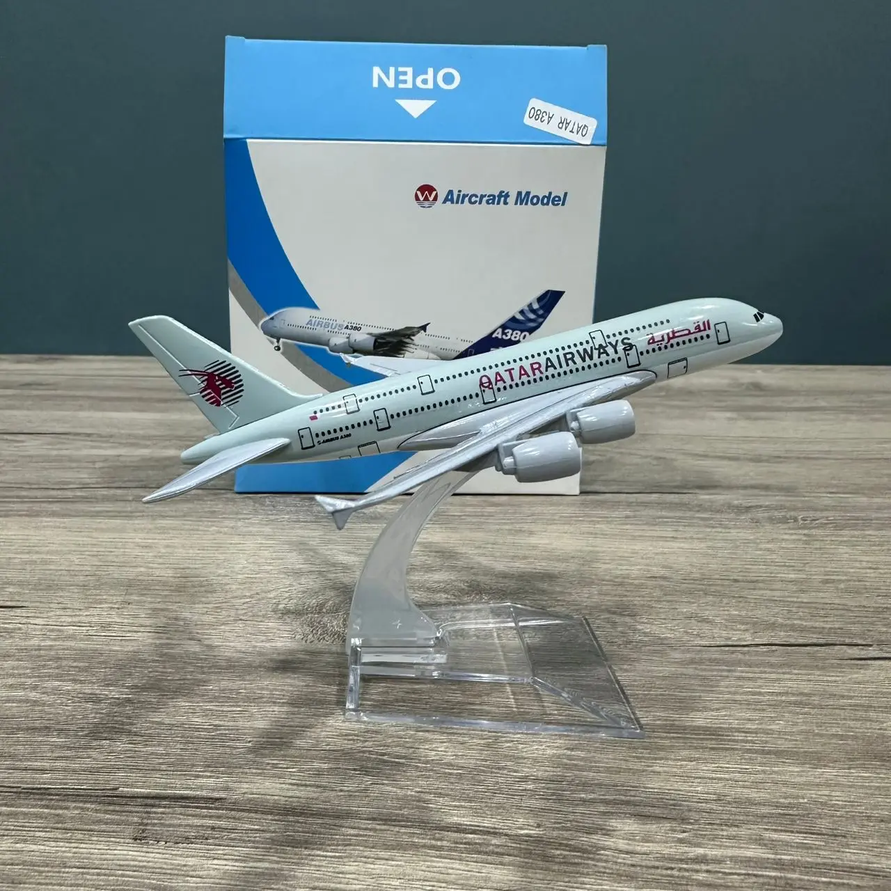 AVION MINI AIRCRAFT MODEL AIRBUS A380 QATAR 14CM AVEC SUPPORT EN METAL